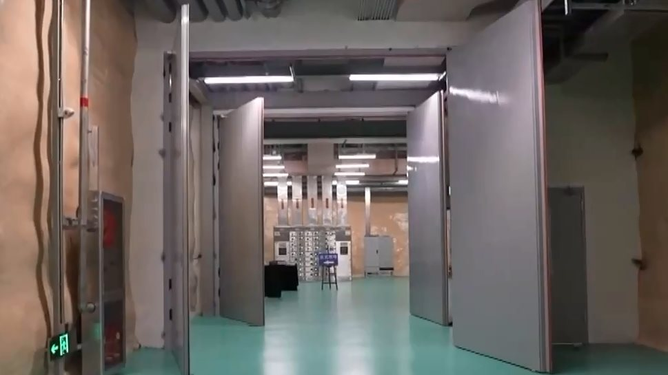 Trung Quốc mở phòng thí nghiệm ngầm lớn nhất thế giới, độ sâu tới 2.400 mét dưới lòng đất để đi tìm vật chất tối Trung Quốc mở phòng thí nghiệm ngầm lớn nhất thế giới, độ sâu tới 2.400 mét dưới lòng đất để đi tìm vật chất tối