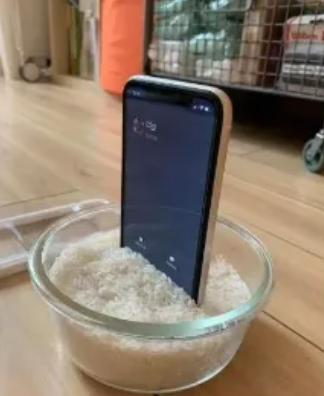 Apple cảnh báo: Nếu iPhone bị ướt, đừng cắm điện hoặc dùng máy sấy tóc Apple cảnh báo: Nếu iPhone bị ướt, đừng cắm điện hoặc dùng máy sấy tóc