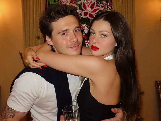 Nàng dâu “ngậm thìa vàng” nhà Beckham làm phim về sự nghèo khổ, bị chê thậm tệ Nàng dâu “ngậm thìa vàng” nhà Beckham làm phim về sự nghèo khổ, bị chê thậm tệ