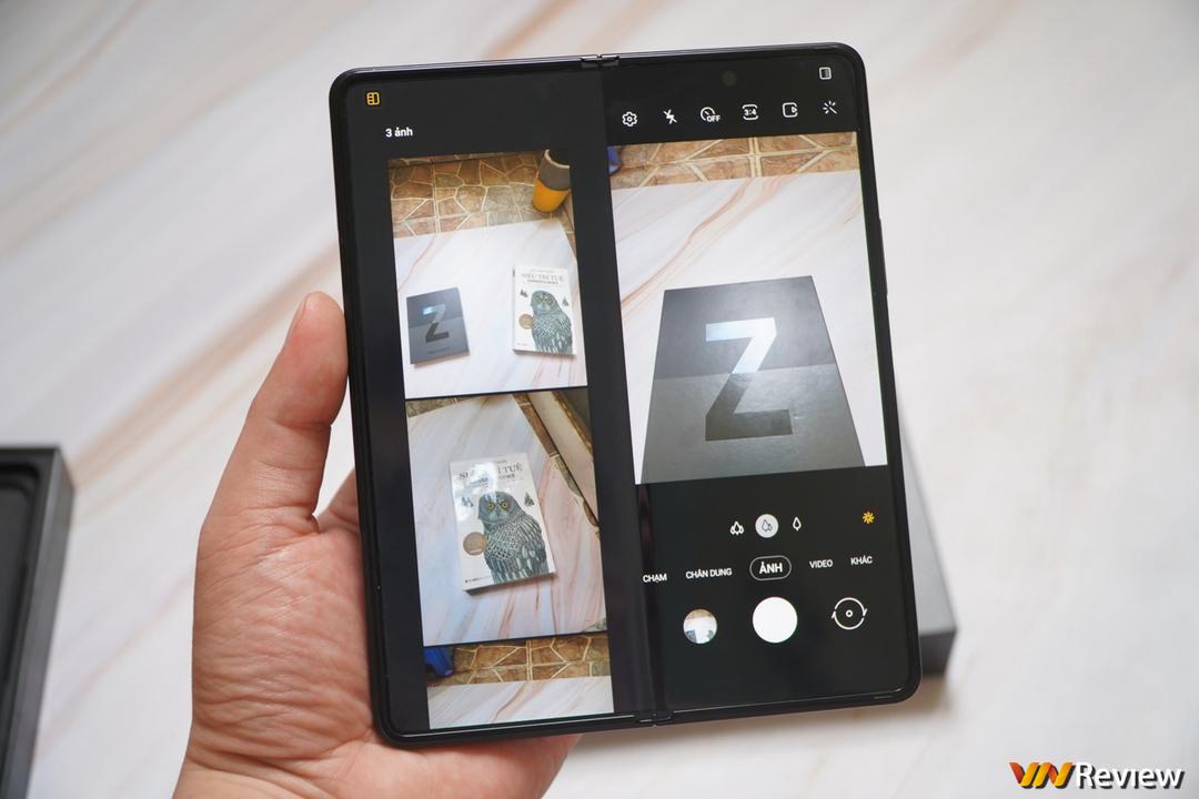 Trên tay Galaxy Z Fold 3 tại Việt Nam: camera ẩn dưới màn hình, chống nước IPX8, hỗ trợ S Pen Trên tay Galaxy Z Fold 3 tại Việt Nam: camera ẩn dưới màn hình, chống nước IPX8, hỗ trợ S Pen