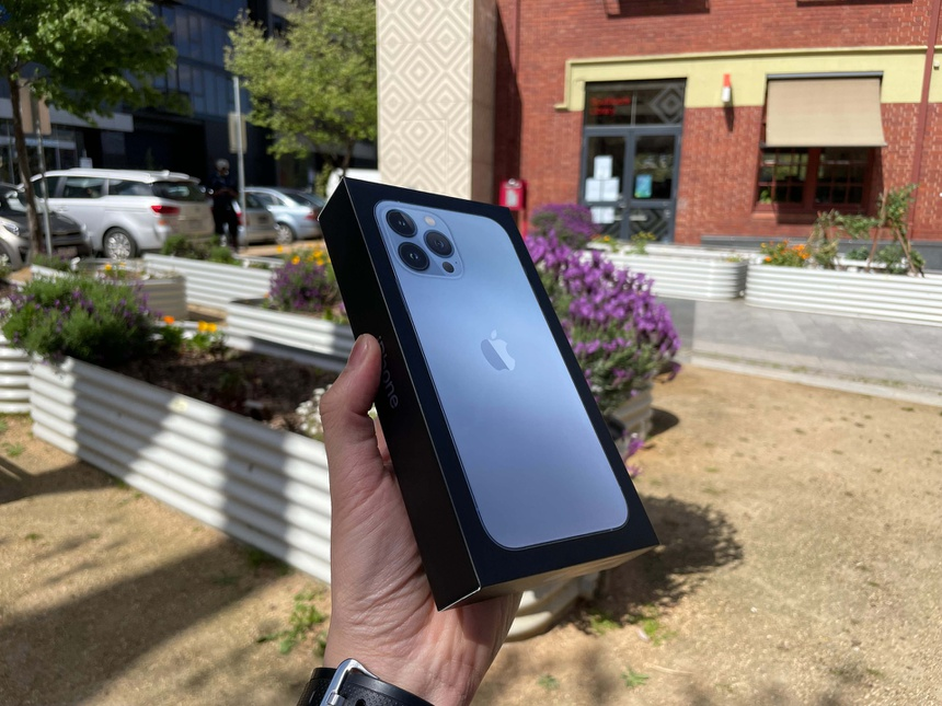 Khách mua iPhone 13 chính hãng phải kích hoạt máy tại cửa hàng Khách mua iPhone 13 chính hãng phải kích hoạt máy tại cửa hàng