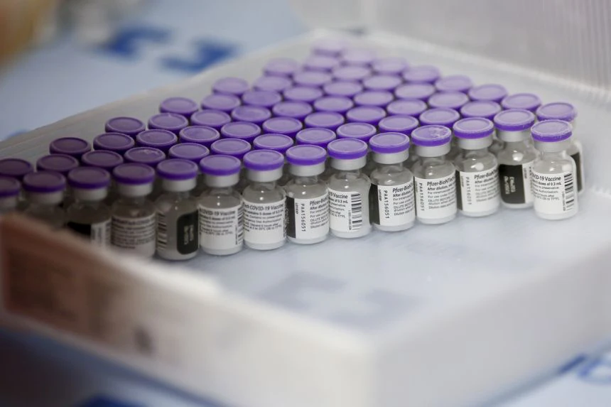 Pfizer công bố vaccine hiệu quả 100% với trẻ 12-15 tuổi Pfizer công bố vaccine hiệu quả 100% với trẻ 12-15 tuổi