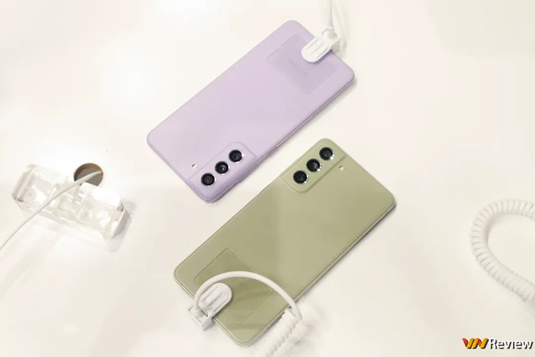 Trên tay Galaxy S21 FE 5G: tiếp nối chiến lược hướng đến fan, thiết kế lột xác so với đời trước Trên tay Galaxy S21 FE 5G: tiếp nối chiến lược hướng đến fan, thiết kế lột xác so với đời trước