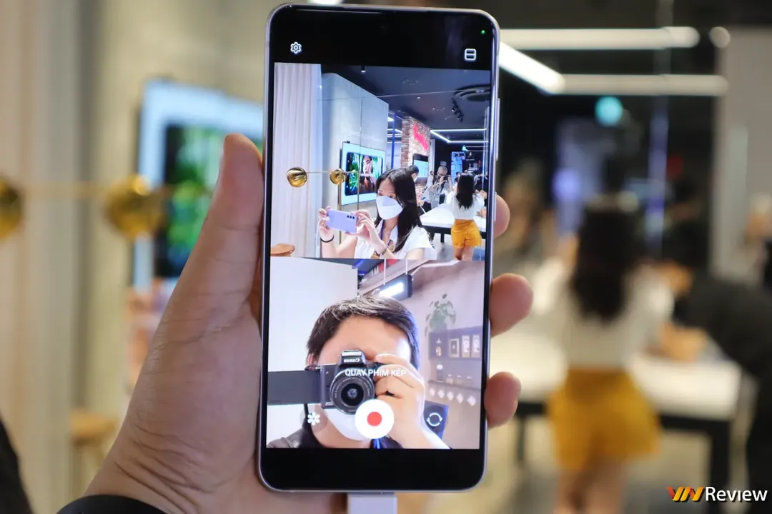 Trên tay Galaxy S21 FE 5G: tiếp nối chiến lược hướng đến fan, thiết kế lột xác so với đời trước Trên tay Galaxy S21 FE 5G: tiếp nối chiến lược hướng đến fan, thiết kế lột xác so với đời trước