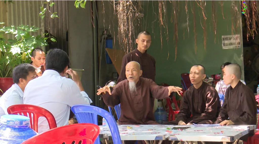 Diễn biến vụ Tịnh thất bồng lai: Ba con trai bị bắt tạm giam, Lê Tùng Vân được tại ngoại vì tuổi cao (90 tuổi) Diễn biến vụ Tịnh thất bồng lai: Ba con trai bị bắt tạm giam, Lê Tùng Vân được tại ngoại vì tuổi cao (90 tuổi)