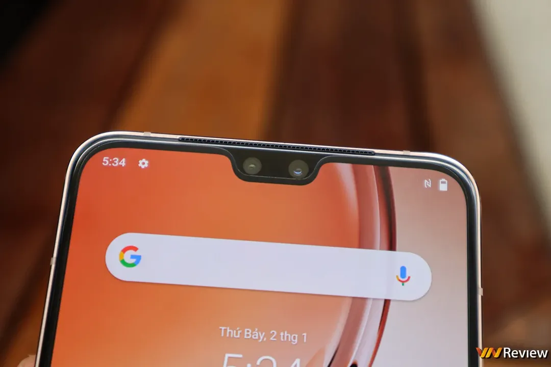 Trên tay vivo V23 5G: đủ cả viền vuông, tai thỏ giống iPhone 13, khác biệt ở mặt lưng, camera selfie kép Trên tay vivo V23 5G: đủ cả viền vuông, tai thỏ giống iPhone 13, khác biệt ở mặt lưng, camera selfie kép