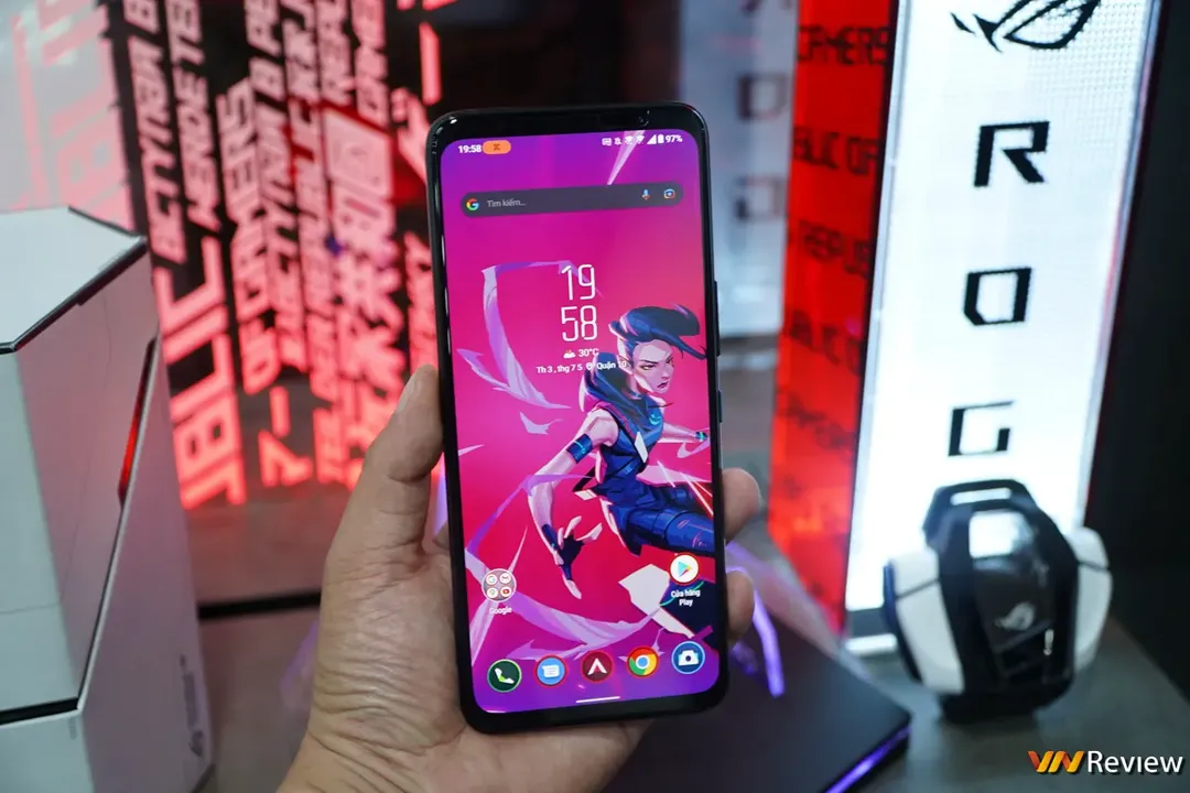 Trên tay Asus ROG Phone 6 và 6 Pro: điện thoại mạnh nhất thế giới, nhiều thông số trội hơn cả laptop  Trên tay Asus ROG Phone 6 và 6 Pro: điện thoại mạnh nhất thế giới, nhiều thông số trội hơn cả laptop