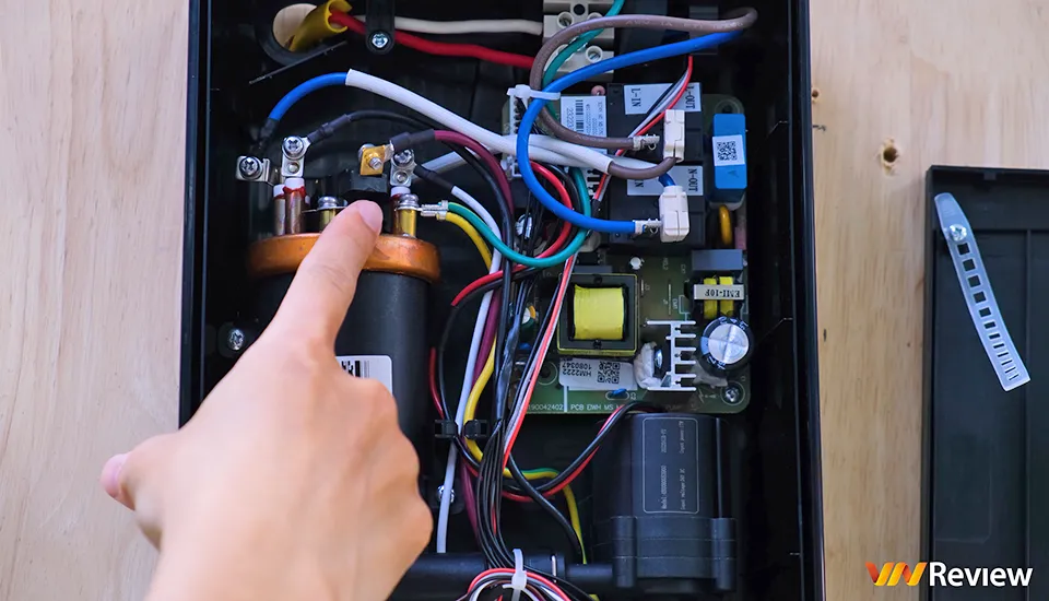 Trải nghiệm thực tế 6 tính năng “ấm - yên” của máy nước nóng Ariston Aures Trải nghiệm thực tế 6 tính năng “ấm - yên” của máy nước nóng Ariston Aures