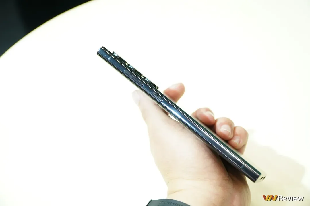 Trải nghiệm Galaxy S23 Ultra: tiếp tục chiến lược hợp nhất Note và S, camera 200MP hứa hẹn tạo cuộc đua mới trong giới smartphone   Trải nghiệm Galaxy S23 Ultra: tiếp tục chiến lược hợp nhất Note và S, camera 200MP hứa hẹn tạo cuộc đua mới trong giới smartphone