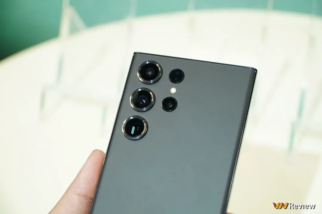 Trải nghiệm Galaxy S23 Ultra: tiếp tục chiến lược hợp nhất Note và S, camera 200MP hứa hẹn tạo cuộc đua mới trong giới smartphone   Trải nghiệm Galaxy S23 Ultra: tiếp tục chiến lược hợp nhất Note và S, camera 200MP hứa hẹn tạo cuộc đua mới trong giới smartphone