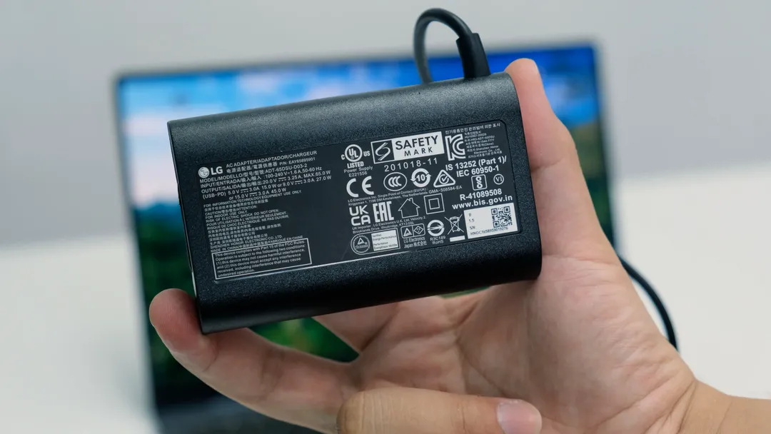 Đánh giá LG gram SuperSlim: nâng tầm cuộc chơi ultrabook siêu mỏng nhẹ Đánh giá LG gram SuperSlim: nâng tầm cuộc chơi ultrabook siêu mỏng nhẹ