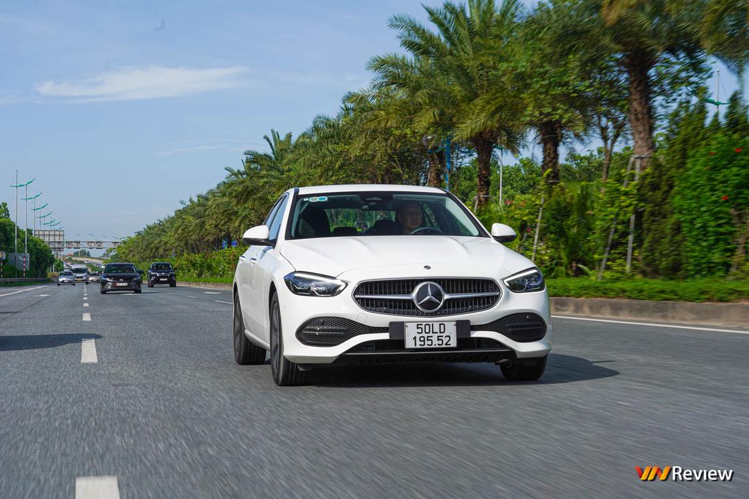 Trải nghiệm Mercedes-Benz C 200 Avantgarde Plus: Cánh cửa bước vào thế giới Mercedes-Benz Trải nghiệm Mercedes-Benz C 200 Avantgarde Plus: Cánh cửa bước vào thế giới Mercedes-Benz