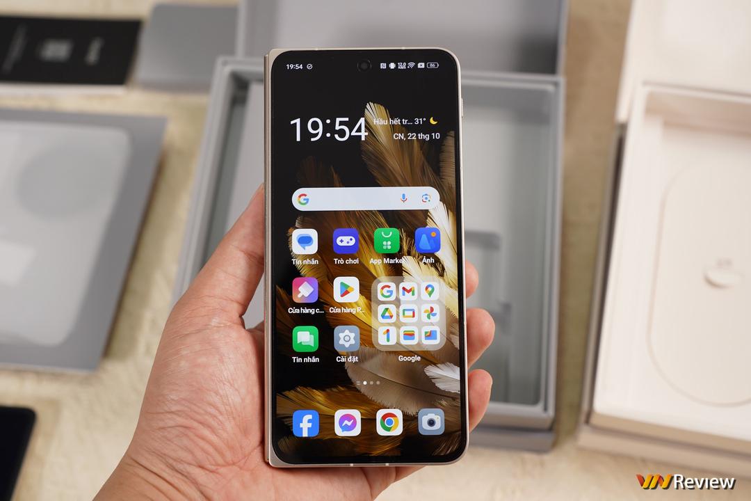 Mở hộp Oppo Find N3 và Find N3 Flip vừa ra mắt tại Việt Nam: khi Oppo “tuyên chiến” với Samsung Mở hộp Oppo Find N3 và Find N3 Flip vừa ra mắt tại Việt Nam: khi Oppo “tuyên chiến” với Samsung