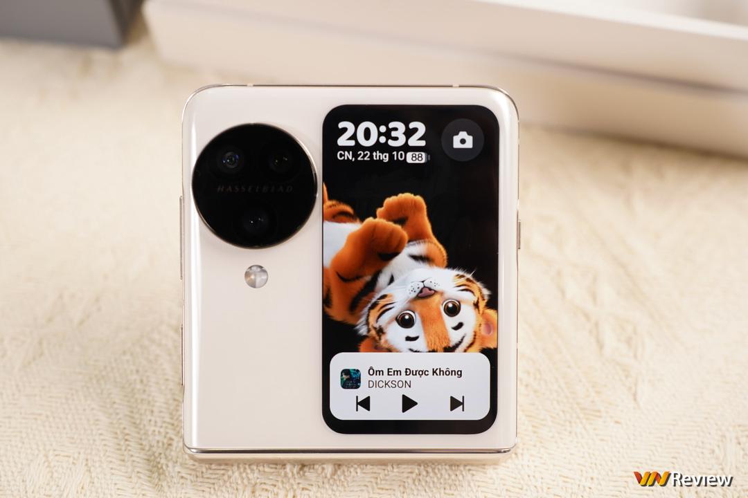 Mở hộp Oppo Find N3 và Find N3 Flip vừa ra mắt tại Việt Nam: khi Oppo “tuyên chiến” với Samsung Mở hộp Oppo Find N3 và Find N3 Flip vừa ra mắt tại Việt Nam: khi Oppo “tuyên chiến” với Samsung