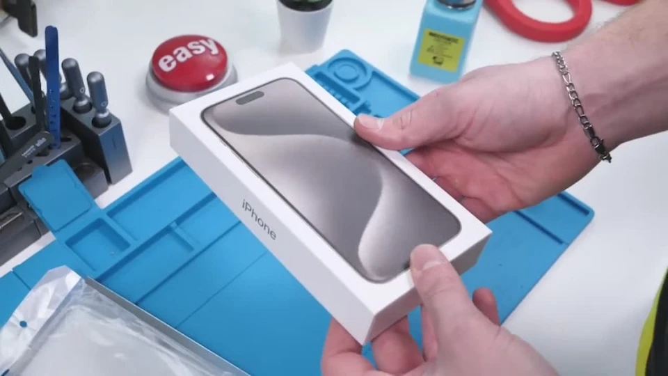 Chiếc điện thoại giống iPhone 15 Pro Max tới 90%, giá chỉ 220 USD Chiếc điện thoại giống iPhone 15 Pro Max tới 90%, giá chỉ 220 USD