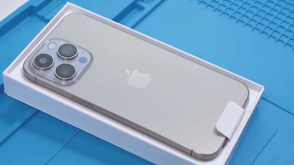 Chiếc điện thoại giống iPhone 15 Pro Max tới 90%, giá chỉ 220 USD Chiếc điện thoại giống iPhone 15 Pro Max tới 90%, giá chỉ 220 USD