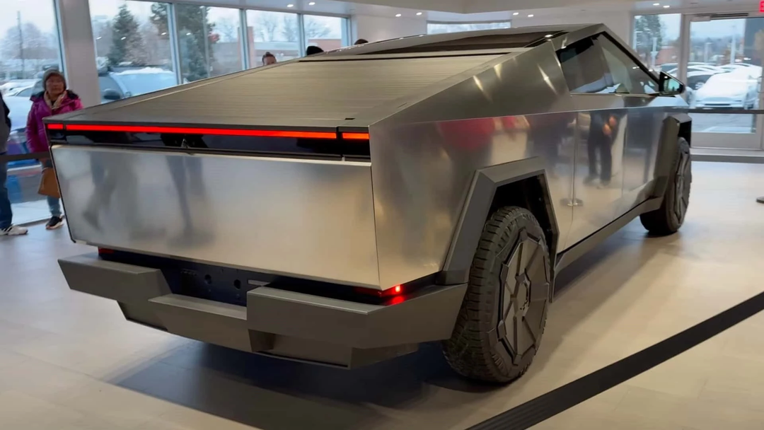 Thợ sửa xe ngao ngán lắc đầu vì Tesla Cybertruck  không giống bất kì xe bán tải nào trước đây Thợ sửa xe ngao ngán lắc đầu vì Tesla Cybertruck  không giống bất kì xe bán tải nào trước đây