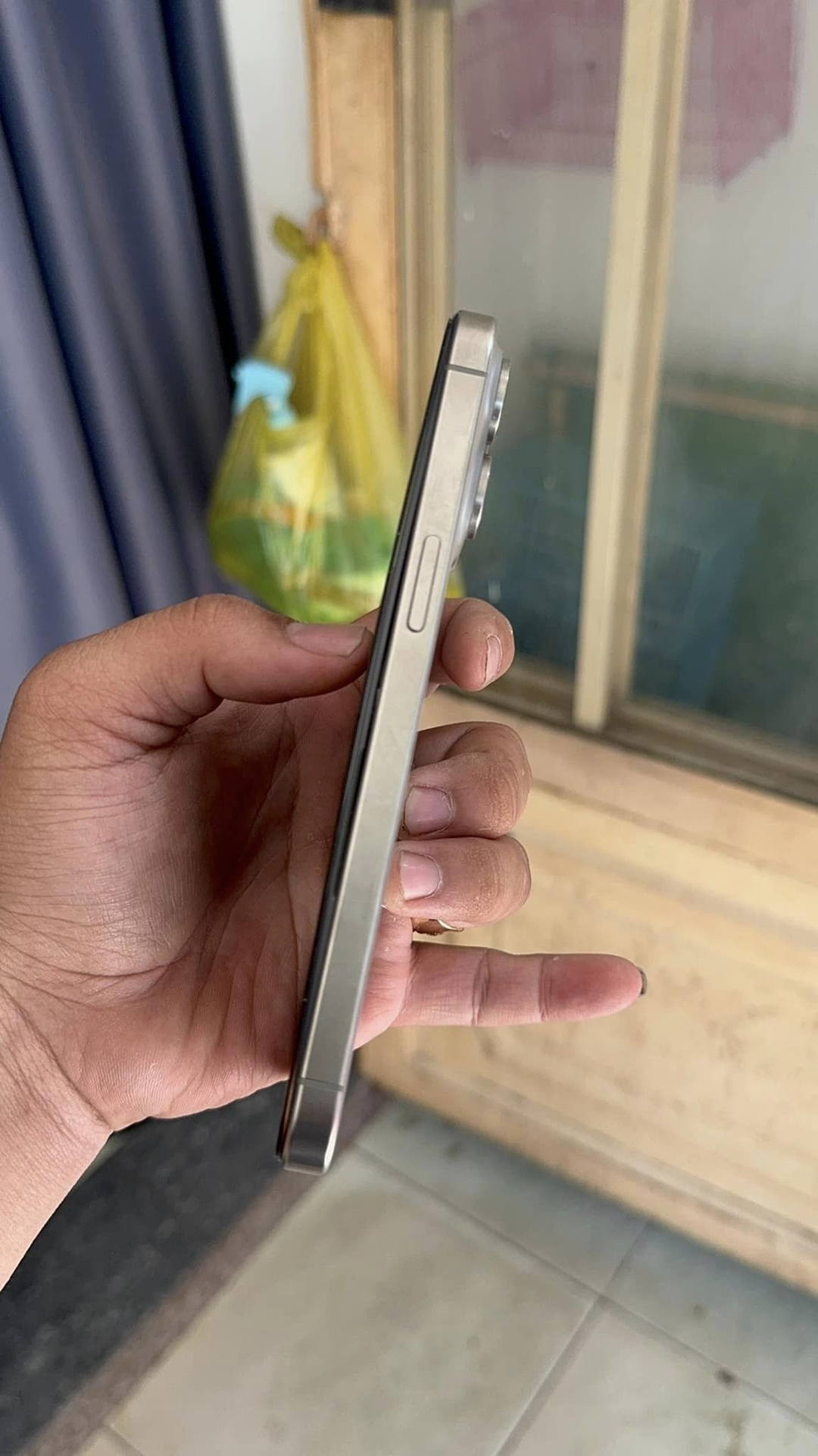 Ngay tại Việt Nam: Hình ảnh iPhone 15 Pro Max “vác bụng bầu” vì phồng pin, sập nguồn Ngay tại Việt Nam: Hình ảnh iPhone 15 Pro Max “vác bụng bầu” vì phồng pin, sập nguồn