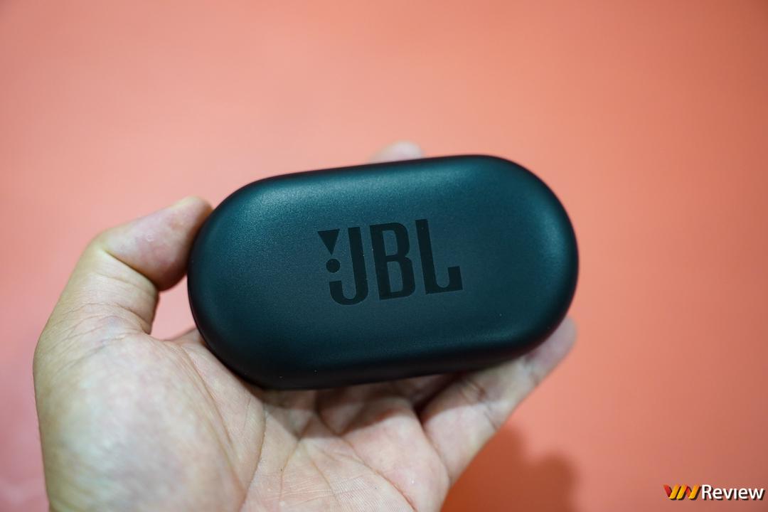 Đánh giá JBL Soundgear Sense: tai nghe thiết kế mở chuẩn bài cho người thích thể thao, yêu âm nhạc Đánh giá JBL Soundgear Sense: tai nghe thiết kế mở chuẩn bài cho người thích thể thao, yêu âm nhạc