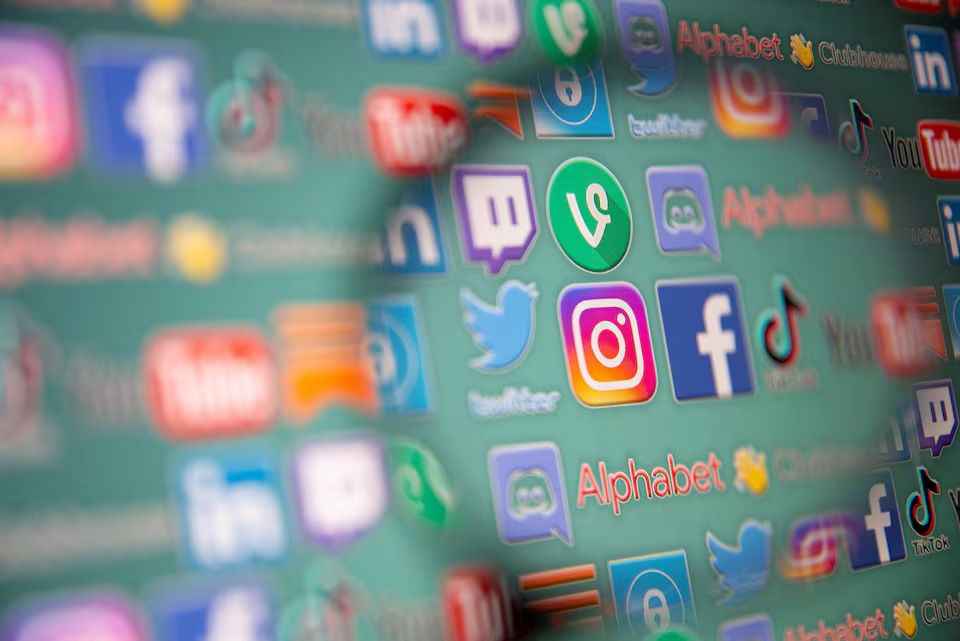 Cuộc đua ngầm của các Big Tech: mua dữ liệu đào tạo mô hình AI Cuộc đua ngầm của các Big Tech: mua dữ liệu đào tạo mô hình AI