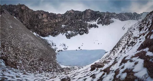 Tuyết tan trên dãy Himalaya, hàng trăm xác người xuất hiện dưới đáy hồ   Tuyết tan trên dãy Himalaya, hàng trăm xác người xuất hiện dưới đáy hồ