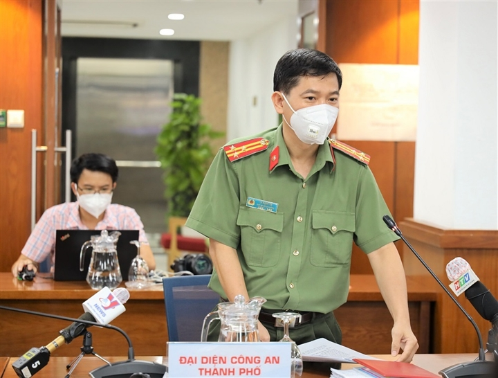 Công an TP.HCM xác minh 200 người ‘bom' hàng đi chợ hộ Công an TP.HCM xác minh 200 người ‘bom' hàng đi chợ hộ