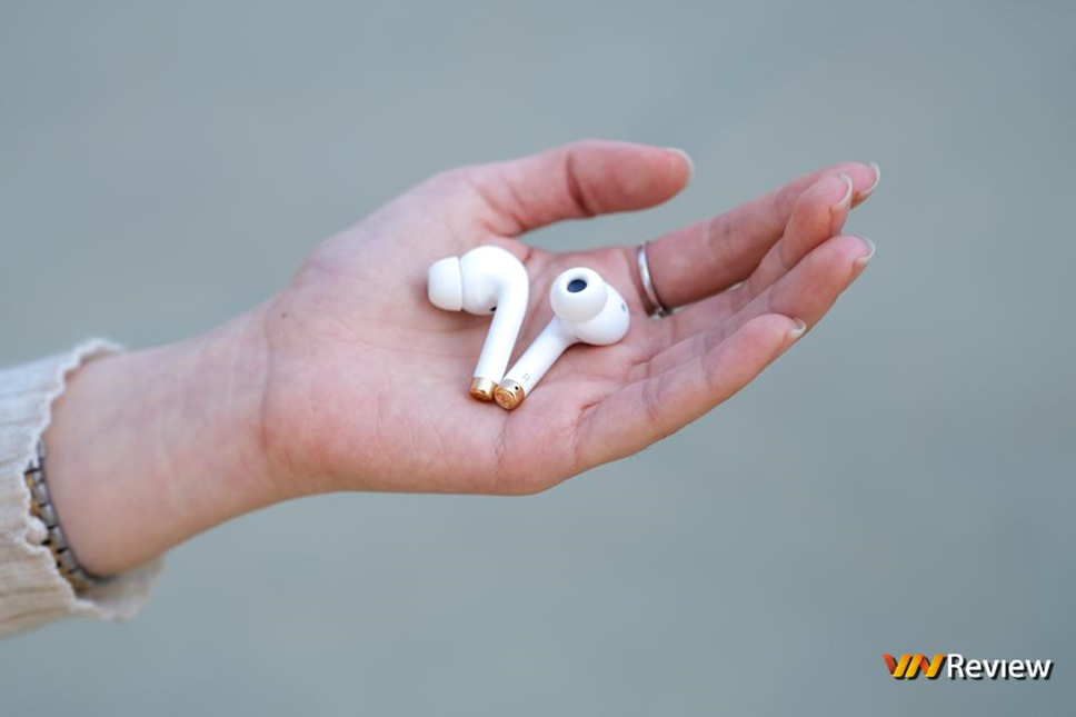 Đánh giá tai nghe true wireless AirB Pro: Ấn tượng “made in Vietnam” và chặng đường dài phía trước Đánh giá tai nghe true wireless AirB Pro: Ấn tượng “made in Vietnam” và chặng đường dài phía trước