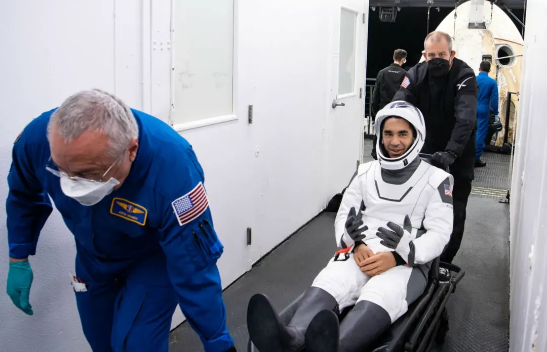 6 tháng ngoài vũ trụ, cột sống phi hành gia trở nên bất thường 6 tháng ngoài vũ trụ, cột sống phi hành gia trở nên bất thường