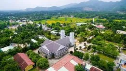 Cấu trúc độc đáo của các nhà thờ thiên chúa nhìn từ trên cao Cấu trúc độc đáo của các nhà thờ thiên chúa nhìn từ trên cao
