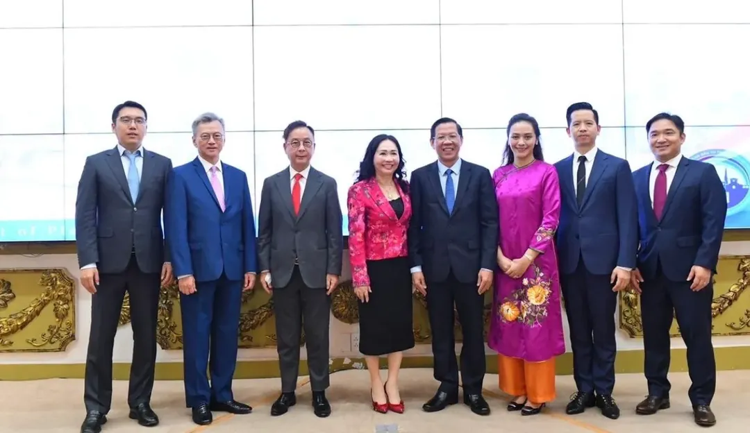 Ai đứng sau tập đoàn Vạn Thịnh Phát? Bà Trương Mỹ Lan có quan hệ gì với Lý Gia Thành? Ai đứng sau tập đoàn Vạn Thịnh Phát? Bà Trương Mỹ Lan có quan hệ gì với Lý Gia Thành?