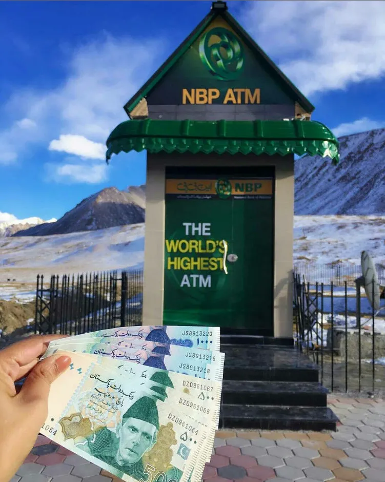 Cây ATM cô đơn nhất thế giới: cao hơn 4.500 mét so với mực nước biển, cách ngân hàng gần nhất 82 km Cây ATM cô đơn nhất thế giới: cao hơn 4.500 mét so với mực nước biển, cách ngân hàng gần nhất 82 km