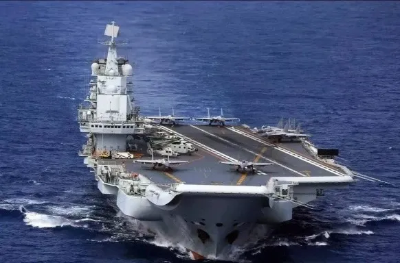 Tại sao các nhóm tác chiến tàu sân bay lại sử dụng khu trục hạm để phòng không? Tại sao các nhóm tác chiến tàu sân bay lại sử dụng khu trục hạm để phòng không?