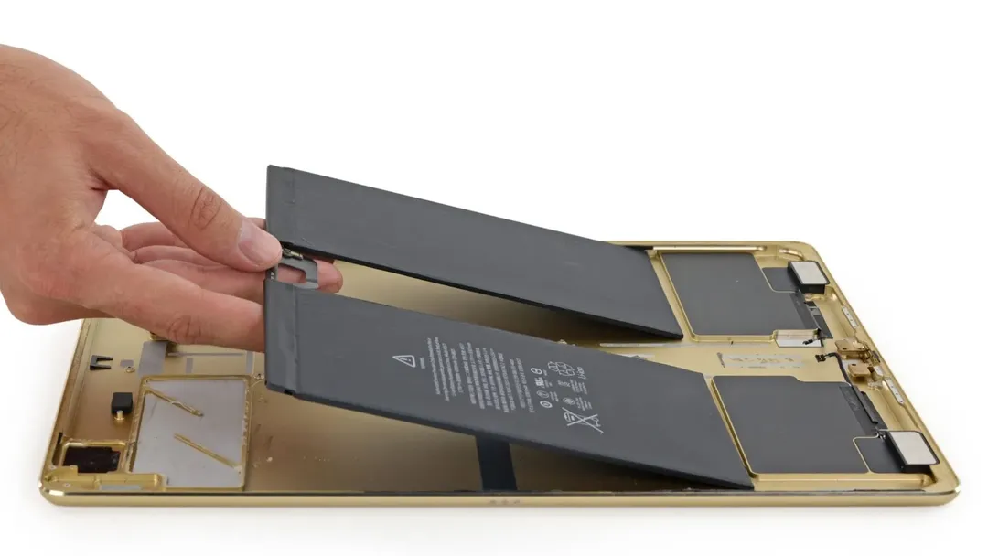 iFixit tiết lộ mẹo khiến pin điện thoại và laptop không thể cháy nổ iFixit tiết lộ mẹo khiến pin điện thoại và laptop không thể cháy nổ