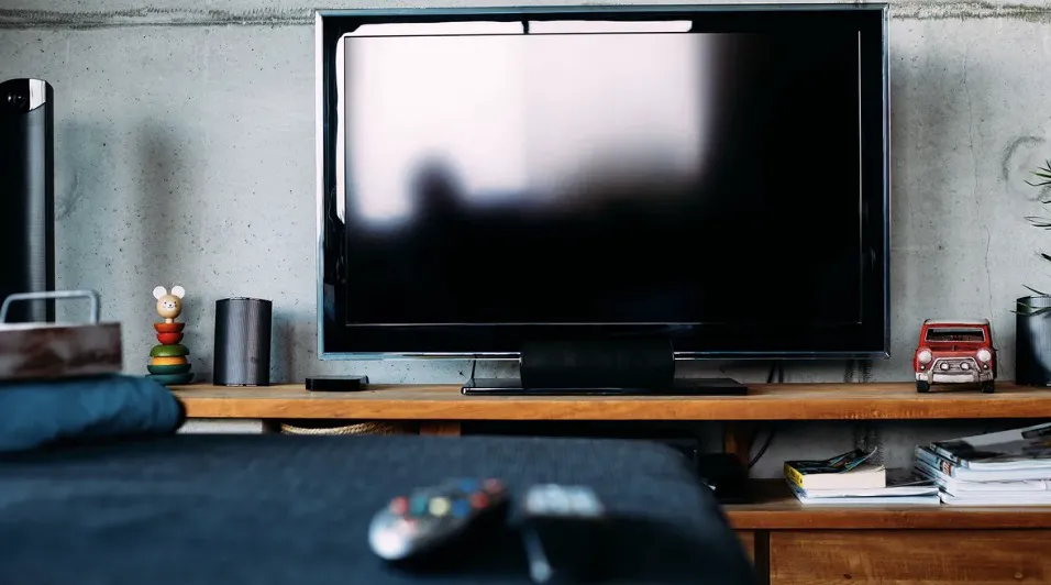 5 cách giảm loá và hiện tượng phản chiếu khó chịu trên tivi 5 cách giảm loá và hiện tượng phản chiếu khó chịu trên tivi