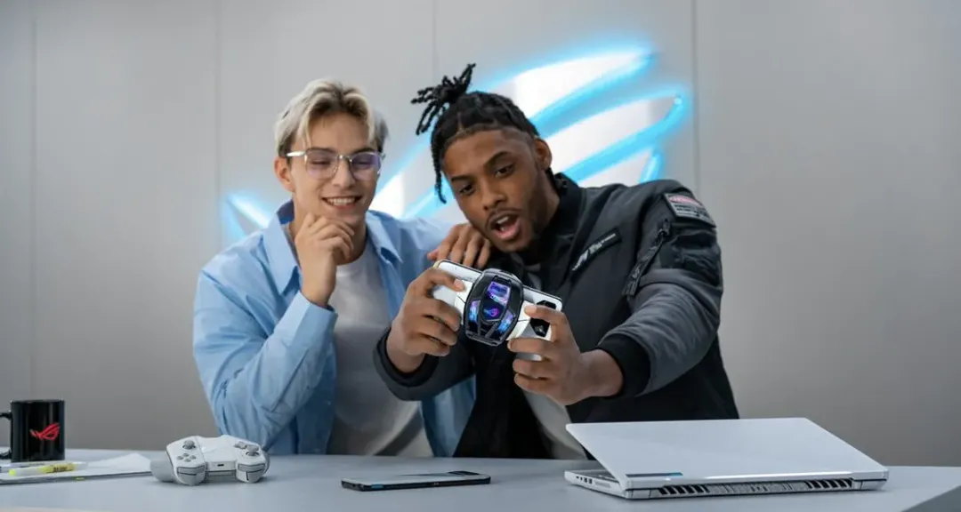 ASUS ROG Phone 7 và ROG Phone 7 Ultimate ra mắt: củng cổ vị trí “trùm cuối” gaming phone, độc lạ mặt lưng trong suốt ASUS ROG Phone 7 và ROG Phone 7 Ultimate ra mắt: củng cổ vị trí “trùm cuối” gaming phone, độc lạ mặt lưng trong suốt