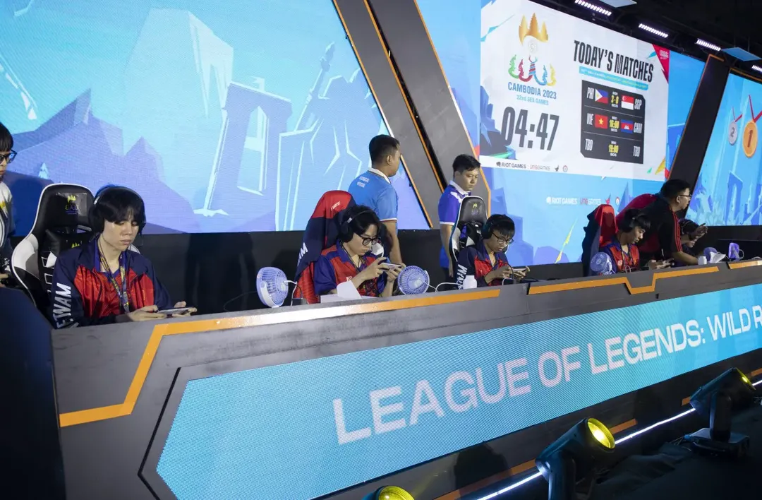 ROG Phone 7 cùng PC Powered by ASUS là thiết bị thi đấu chính thức tại 3 môn eSports của SEA Games 32 ROG Phone 7 cùng PC Powered by ASUS là thiết bị thi đấu chính thức tại 3 môn eSports của SEA Games 32
