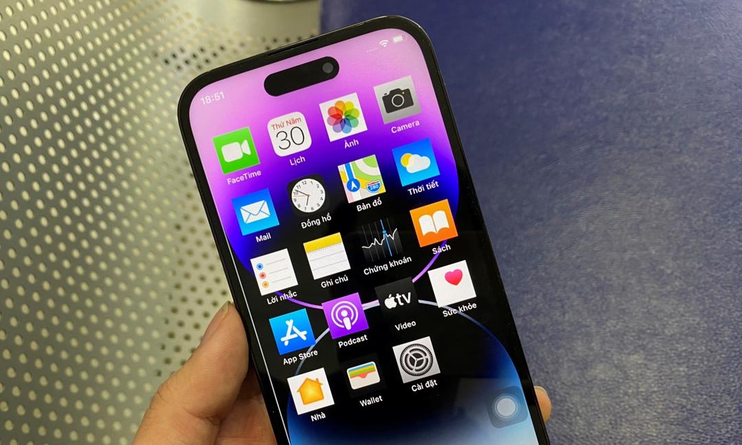 Hết độ 2 SIM vật lý cho iPhone 15 lock, thợ Việt lại quay ra độ màn hình Dynamic Island cho iPhone 7,8 Hết độ 2 SIM vật lý cho iPhone 15 lock, thợ Việt lại quay ra độ màn hình Dynamic Island cho iPhone 7,8