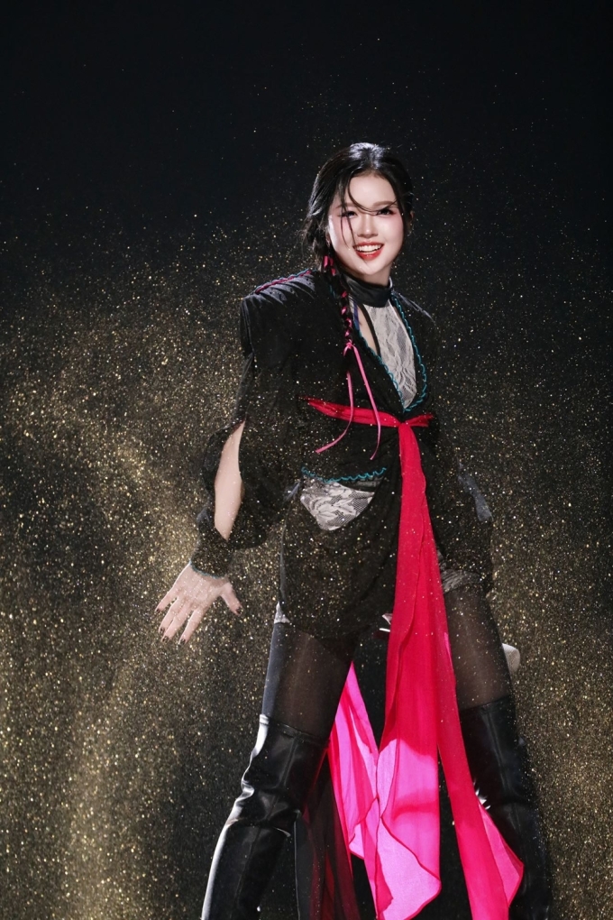 Suni Hạ Linh gây ngỡ ngàng khi đu dây cao tới 10m ở show Đạp gió Trung Quốc Suni Hạ Linh gây ngỡ ngàng khi đu dây cao tới 10m ở show Đạp gió Trung Quốc