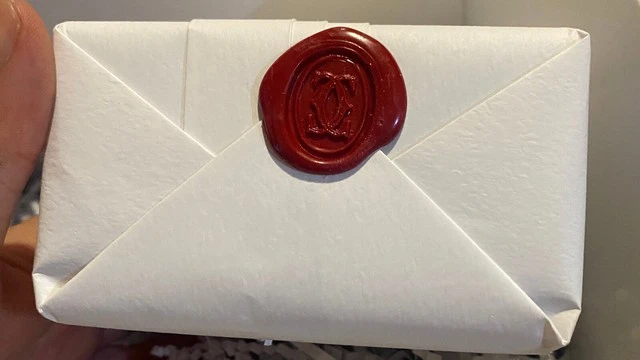 Thương hiệu trang sức xa xỉ Cartier ngậm đắng nuốt cay bán hoa tai 14.000 USD với giá chỉ 14 USD Thương hiệu trang sức xa xỉ Cartier ngậm đắng nuốt cay bán hoa tai 14.000 USD với giá chỉ 14 USD