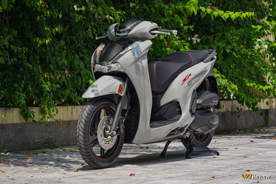 SH350i cận cảnh tại Hà Nội, động cơ mạnh hơn bổ sung nhiều công nghệ mới SH350i cận cảnh tại Hà Nội, động cơ mạnh hơn bổ sung nhiều công nghệ mới