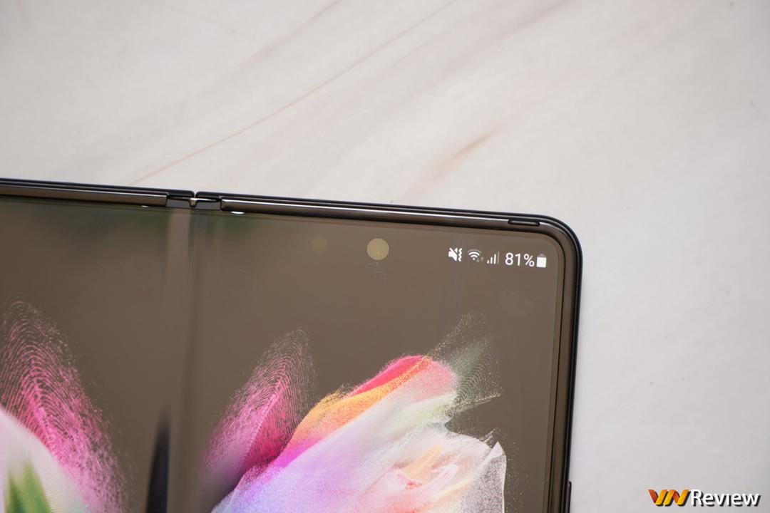 Trên tay Galaxy Z Fold 3 tại Việt Nam: camera ẩn dưới màn hình, chống nước IPX8, hỗ trợ S Pen Trên tay Galaxy Z Fold 3 tại Việt Nam: camera ẩn dưới màn hình, chống nước IPX8, hỗ trợ S Pen