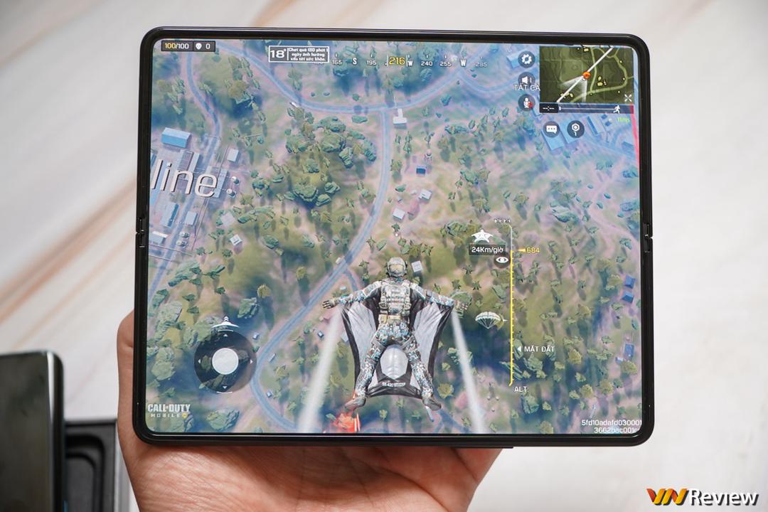 Trên tay Galaxy Z Fold 3 tại Việt Nam: camera ẩn dưới màn hình, chống nước IPX8, hỗ trợ S Pen Trên tay Galaxy Z Fold 3 tại Việt Nam: camera ẩn dưới màn hình, chống nước IPX8, hỗ trợ S Pen