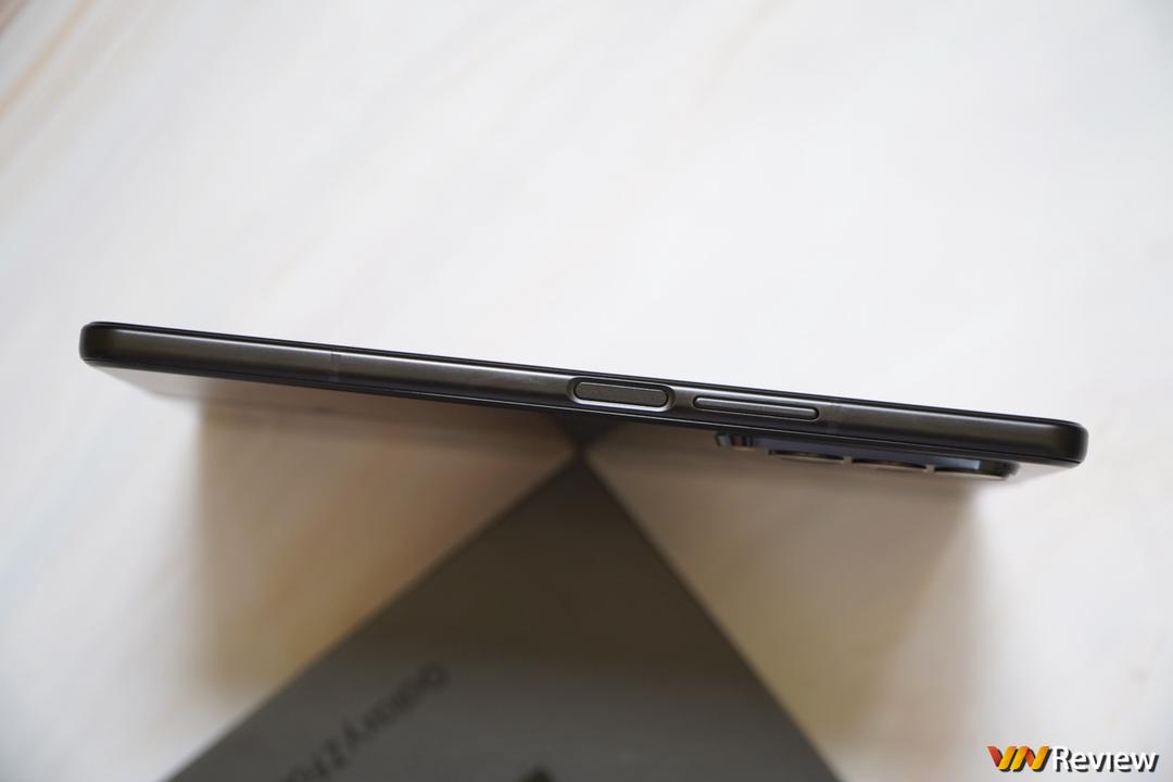 Trên tay Galaxy Z Fold 3 tại Việt Nam: camera ẩn dưới màn hình, chống nước IPX8, hỗ trợ S Pen Trên tay Galaxy Z Fold 3 tại Việt Nam: camera ẩn dưới màn hình, chống nước IPX8, hỗ trợ S Pen