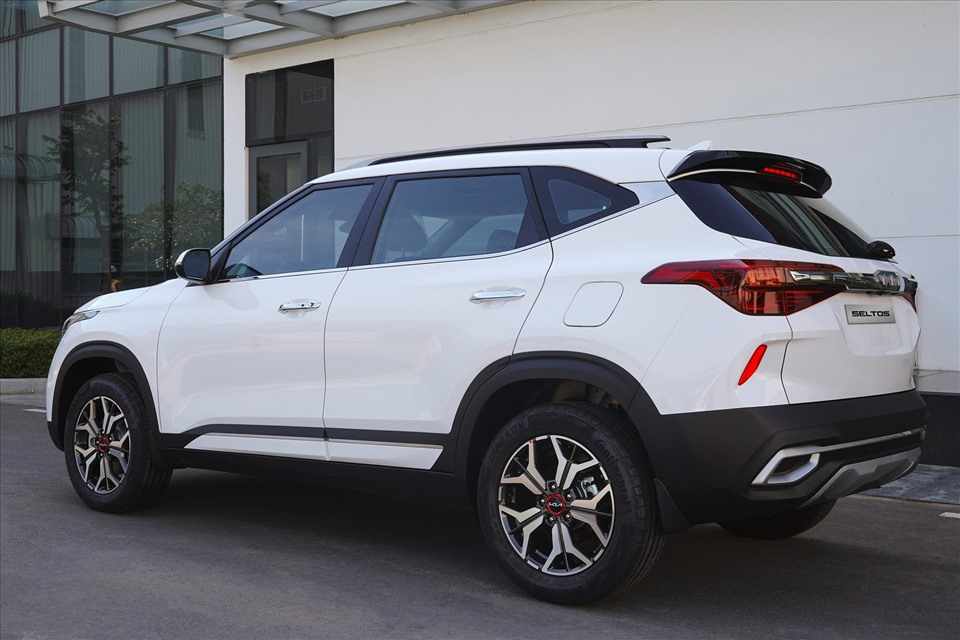 Những mẫu xe gia đình đáng chú ý trong tầm giá 700 triệu đồng Những mẫu xe gia đình đáng chú ý trong tầm giá 700 triệu đồng