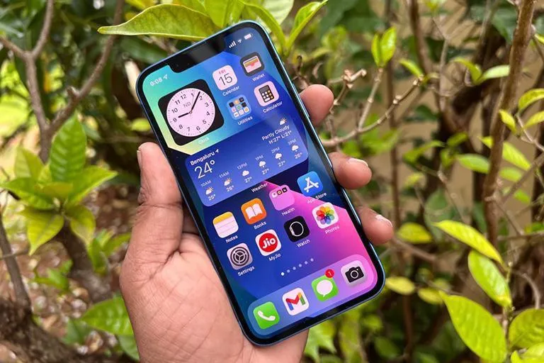 Đột phá mới giúp màn hình OLED trên smartphone rẻ hơn, phổ biến hơn Đột phá mới giúp màn hình OLED trên smartphone rẻ hơn, phổ biến hơn