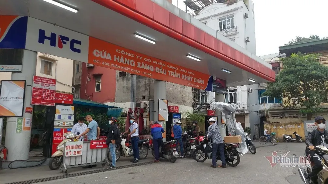 Từ 15h, xăng dầu giảm giá lần đầu tiên trong năm 2022 Từ 15h, xăng dầu giảm giá lần đầu tiên trong năm 2022