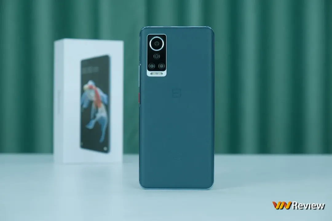 Mở hộp, trên tay nhanh Bphone A85 5G: Màn “lột xác” ngoạn mục về thiết kế Mở hộp, trên tay nhanh Bphone A85 5G: Màn “lột xác” ngoạn mục về thiết kế