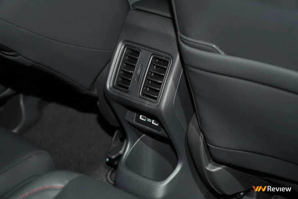 Honda HR-V ra mắt: 2 phiên bản, giá từ 826 triệu đồng Honda HR-V ra mắt: 2 phiên bản, giá từ 826 triệu đồng