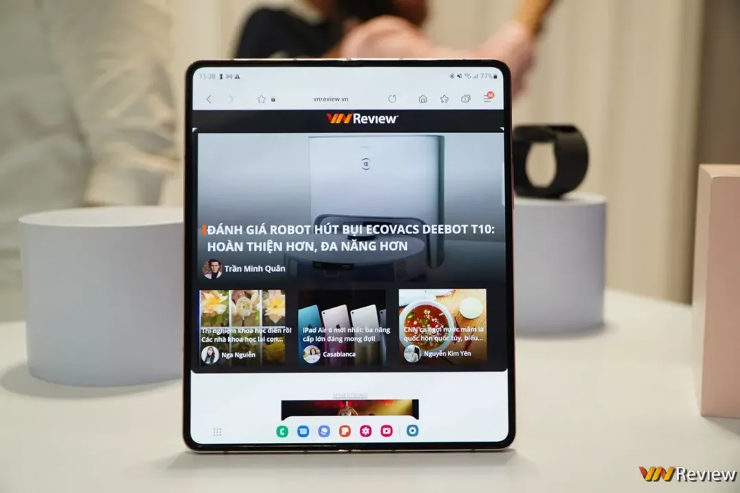 Trên tay Galaxy Z Fold 4: Bình không đổi nhiều nhưng rượu đã thơm hơn Trên tay Galaxy Z Fold 4: Bình không đổi nhiều nhưng rượu đã thơm hơn