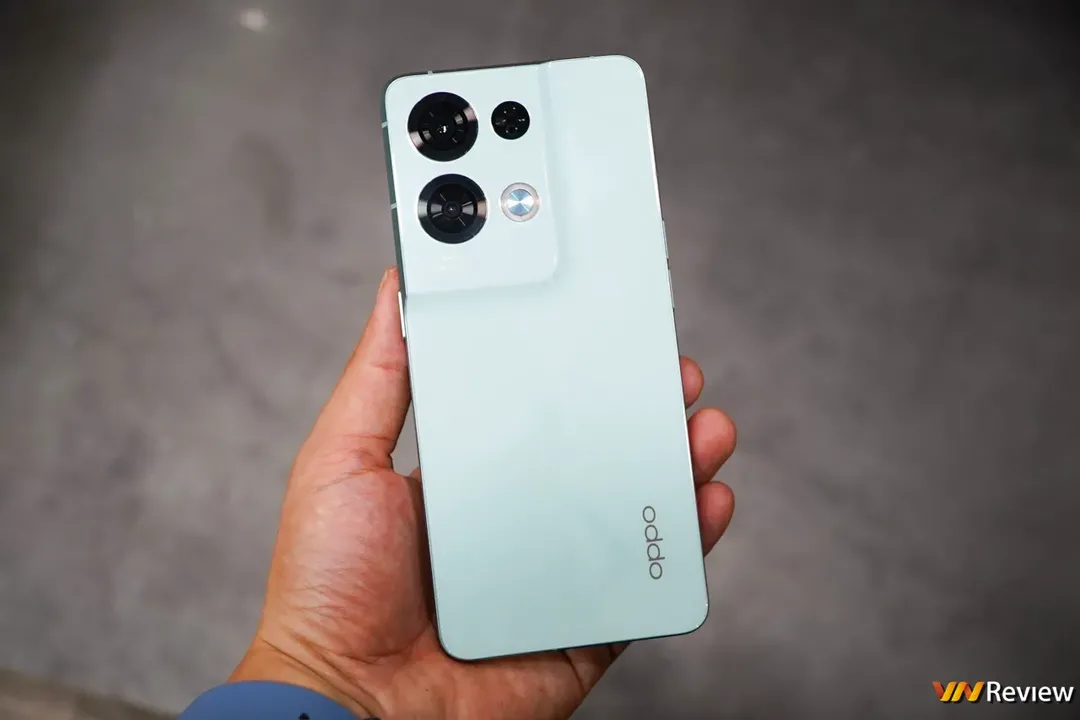 Đánh giá Oppo Reno8 Pro 5G: làm rất tốt bên ngoài nhưng vẫn còn thiếu một chút ở bên trong Đánh giá Oppo Reno8 Pro 5G: làm rất tốt bên ngoài nhưng vẫn còn thiếu một chút ở bên trong